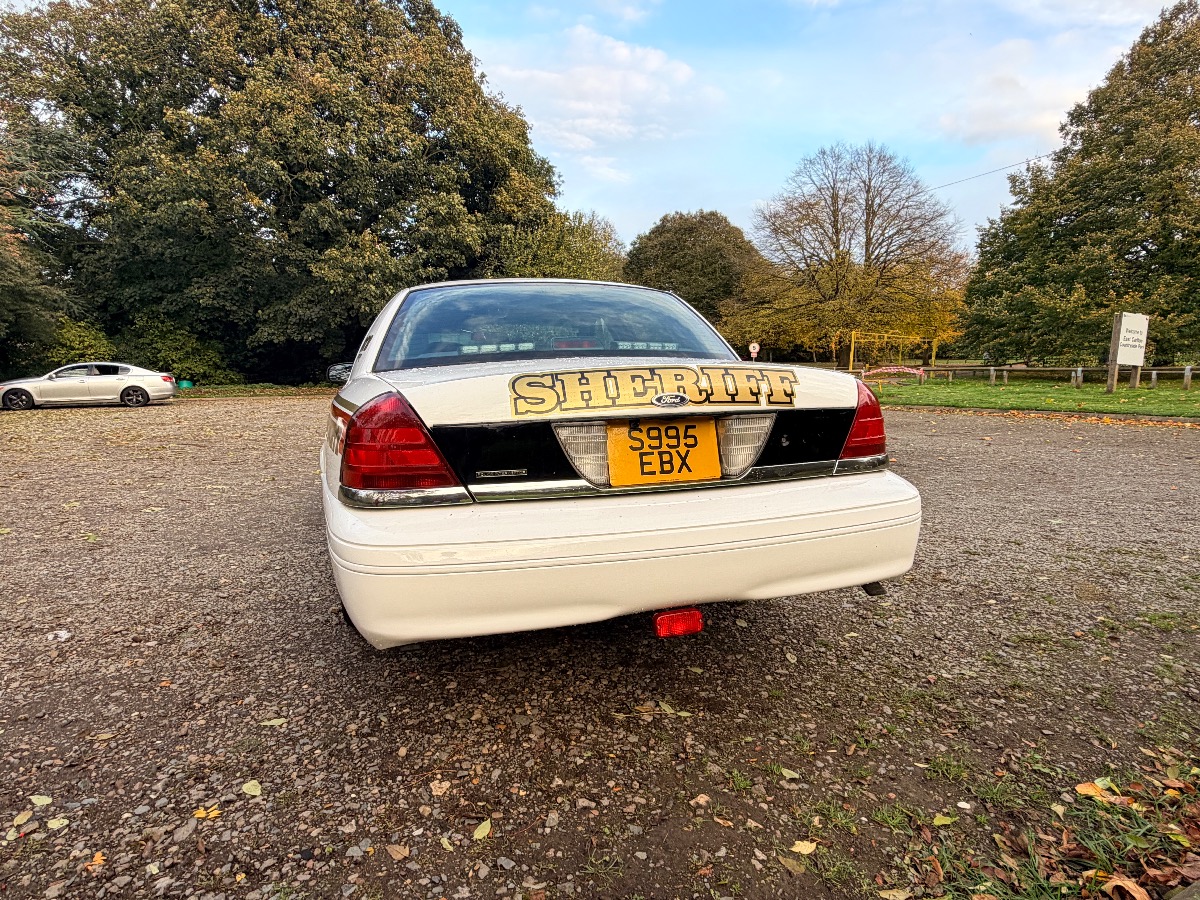 1999 Ford Crown Victoria Image 5