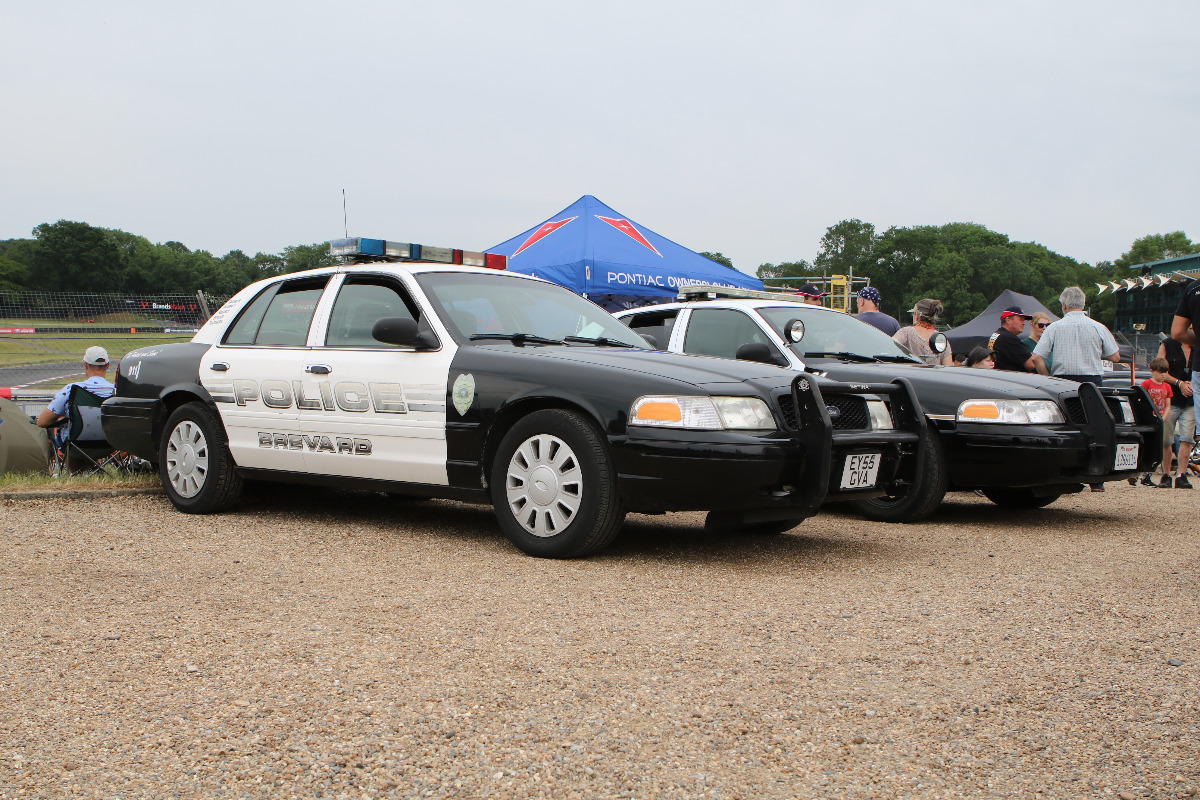 2006 Ford Crown Victoria Image 2
