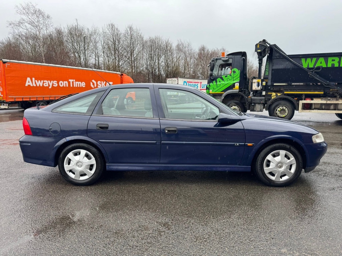 2001 Vauxhall Vectra Image 2