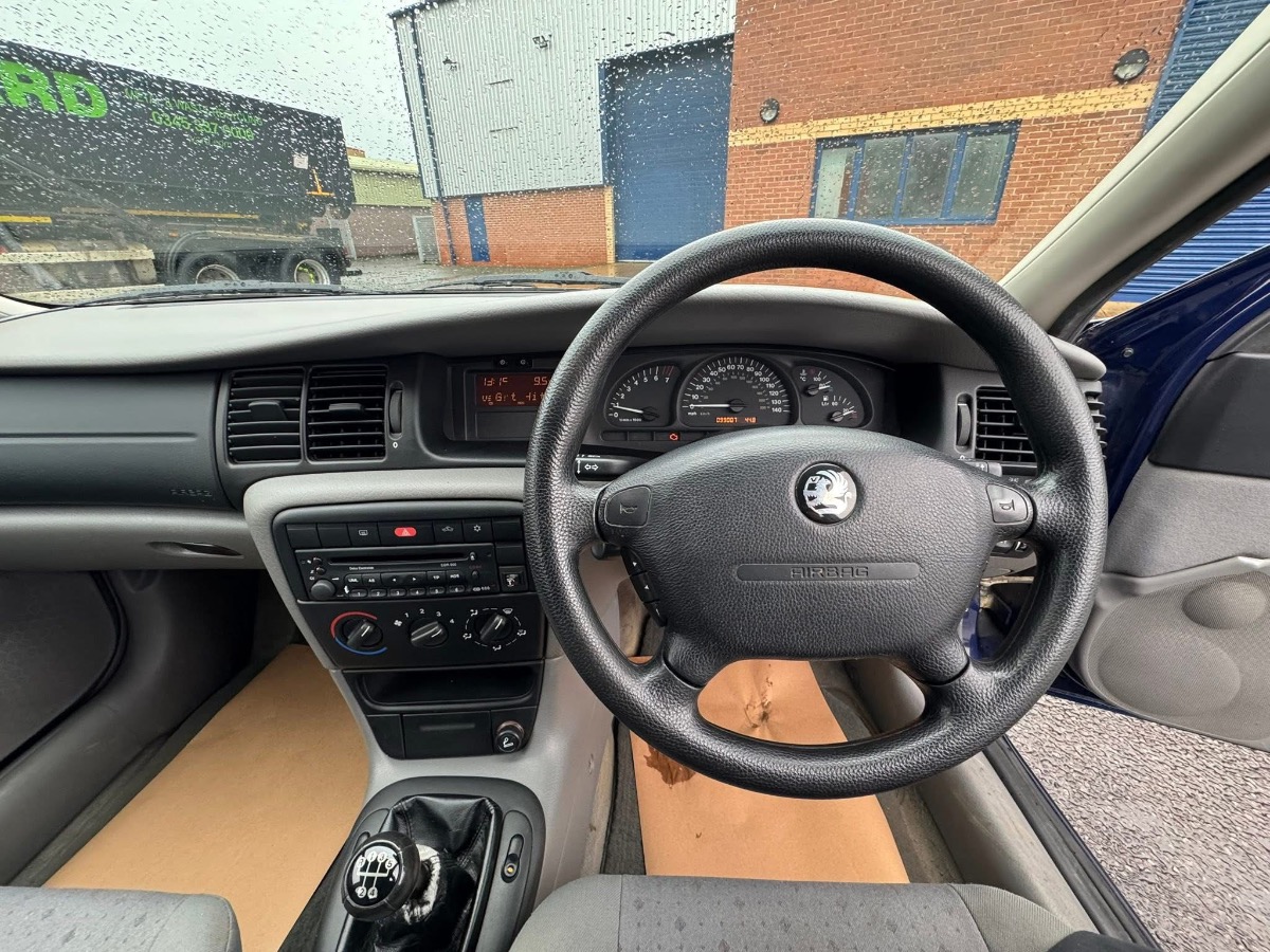 2001 Vauxhall Vectra Image 9
