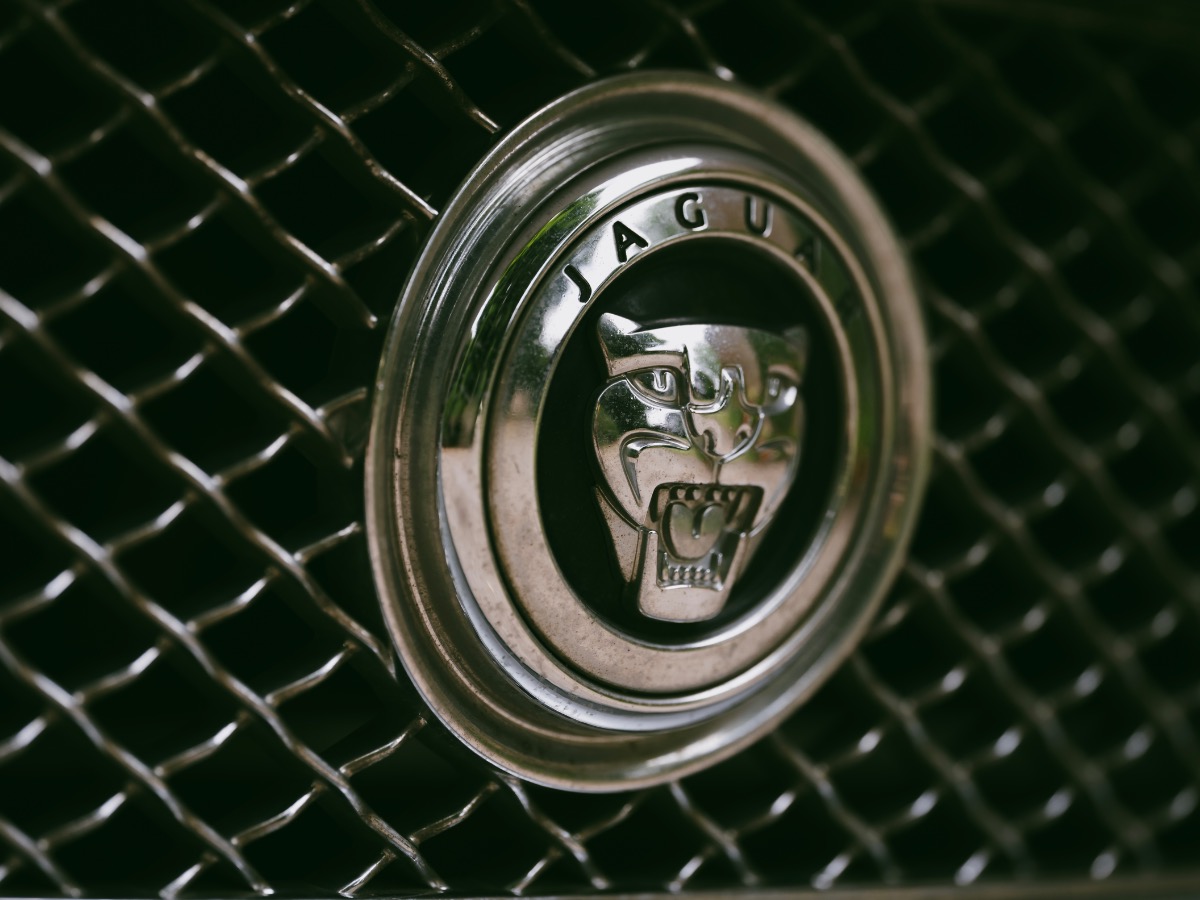 2010 Jaguar XKR Image 8