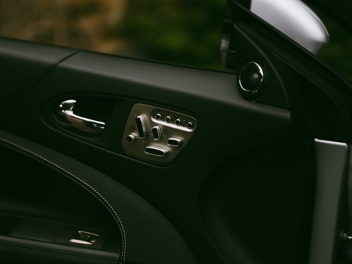 2010 Jaguar XKR Image 7