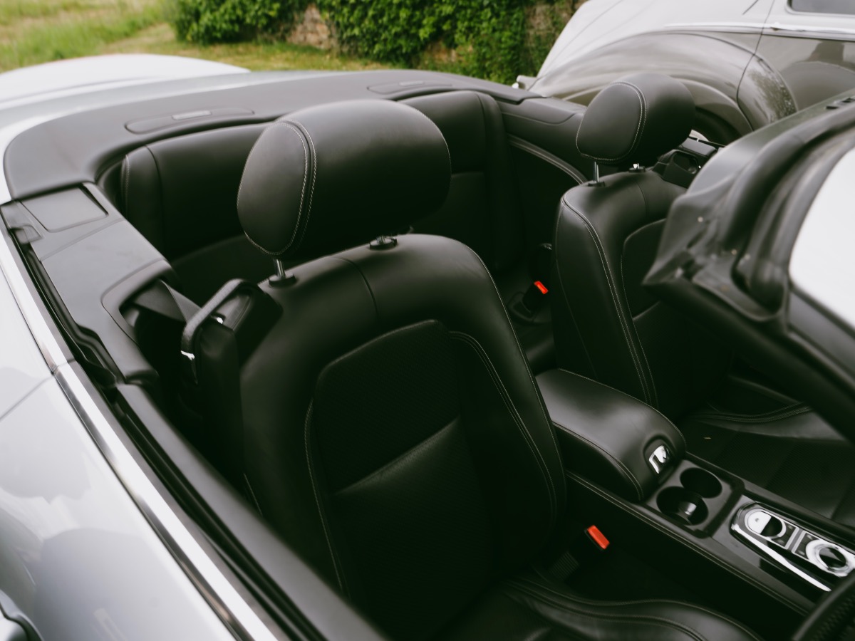 2010 Jaguar XKR Image 4