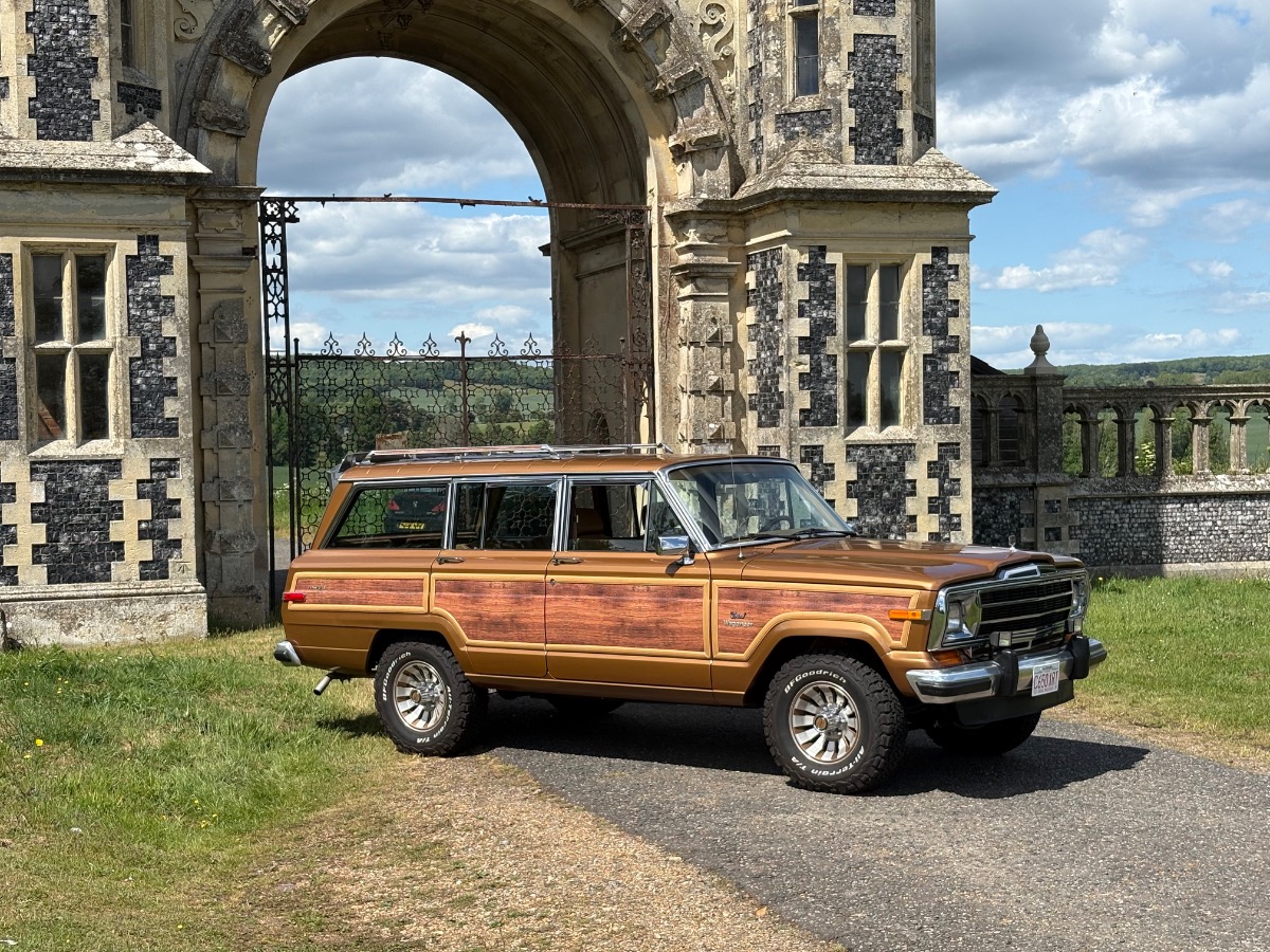 1986 Jeep Wagoneer Image 1