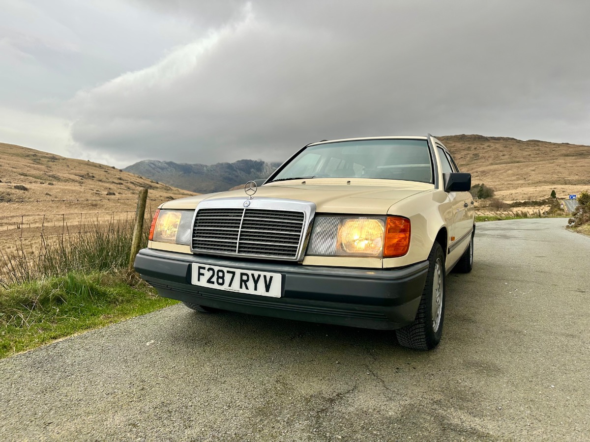 1989 Mercedes-Benz 230 Image 8