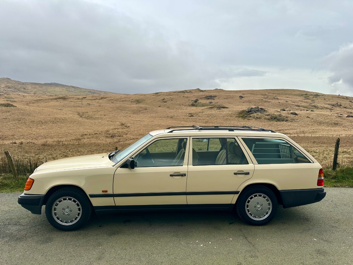 1989 Mercedes-Benz 230 Image 7