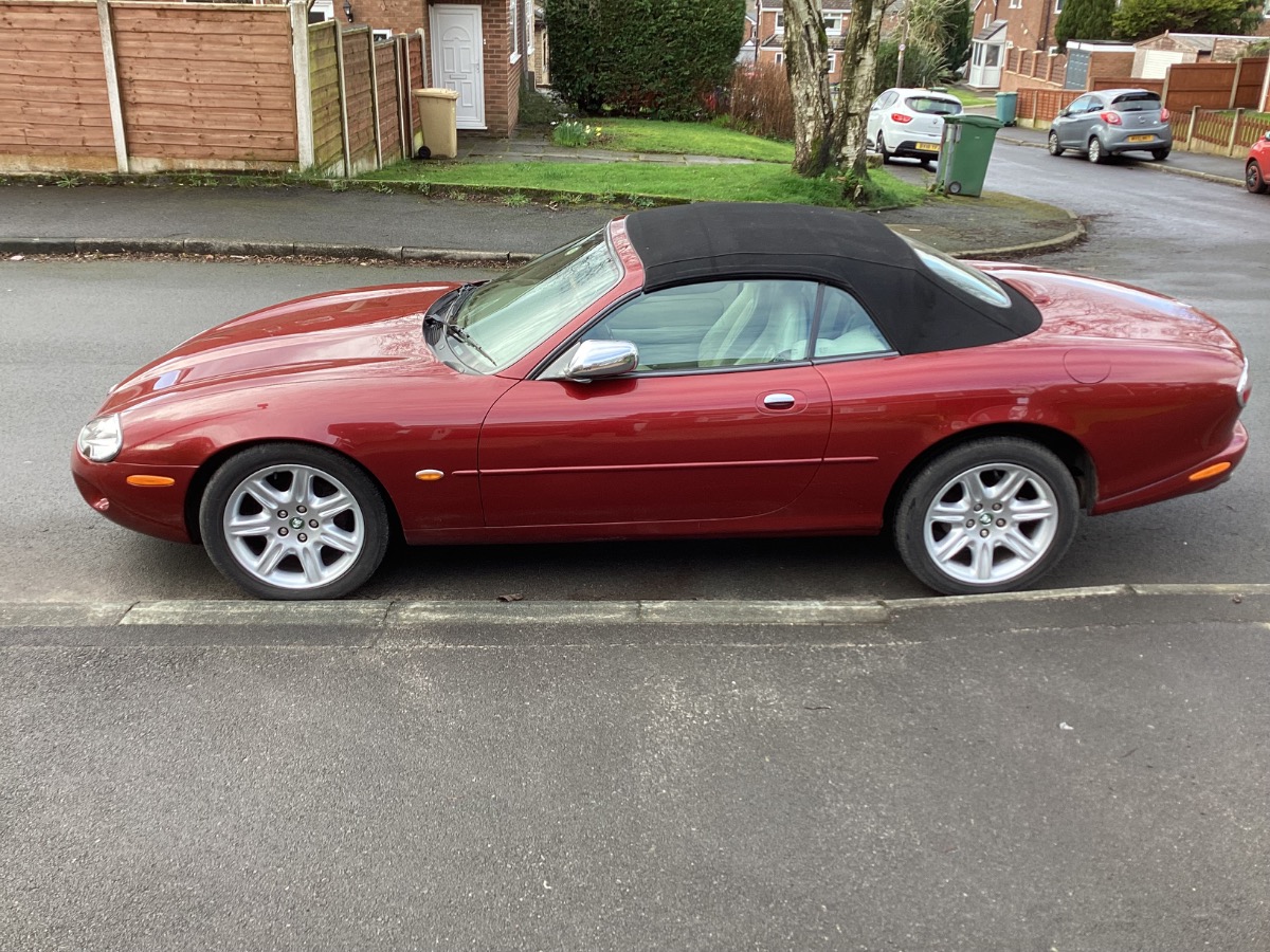 1999 Jaguar XK8 Image 2