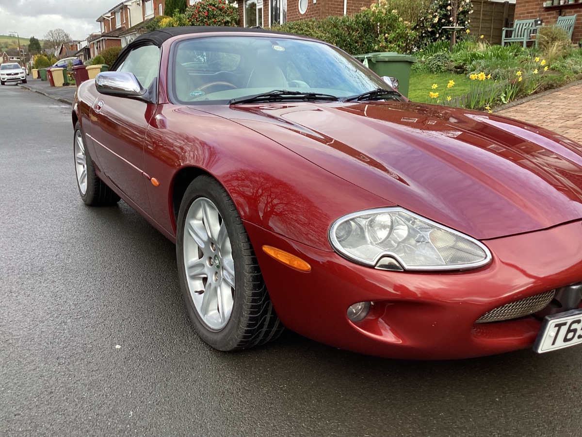 1999 Jaguar XK8 Image 4