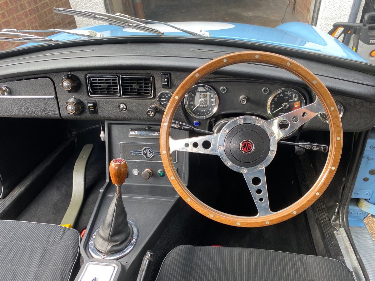 1975 MG MGB Image 12
