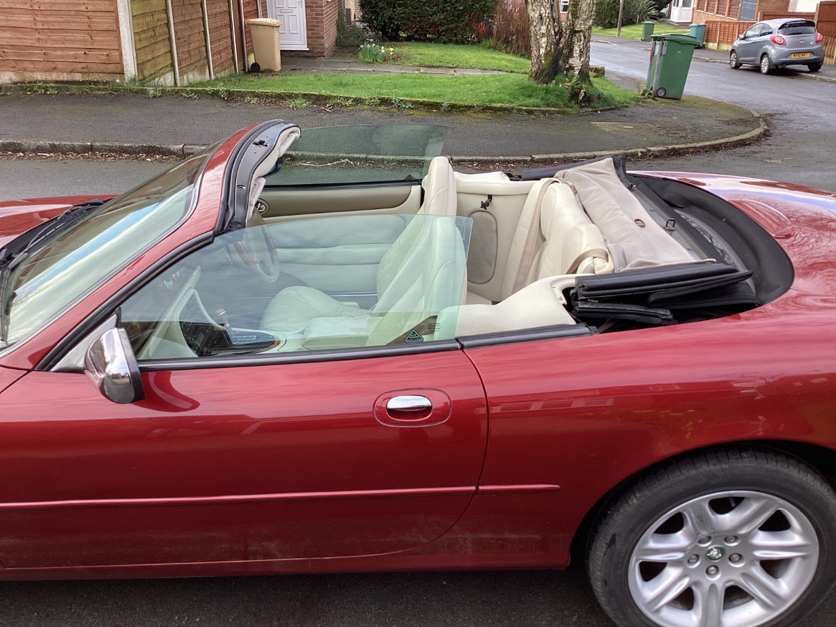 1999 Jaguar XK8 Image 8