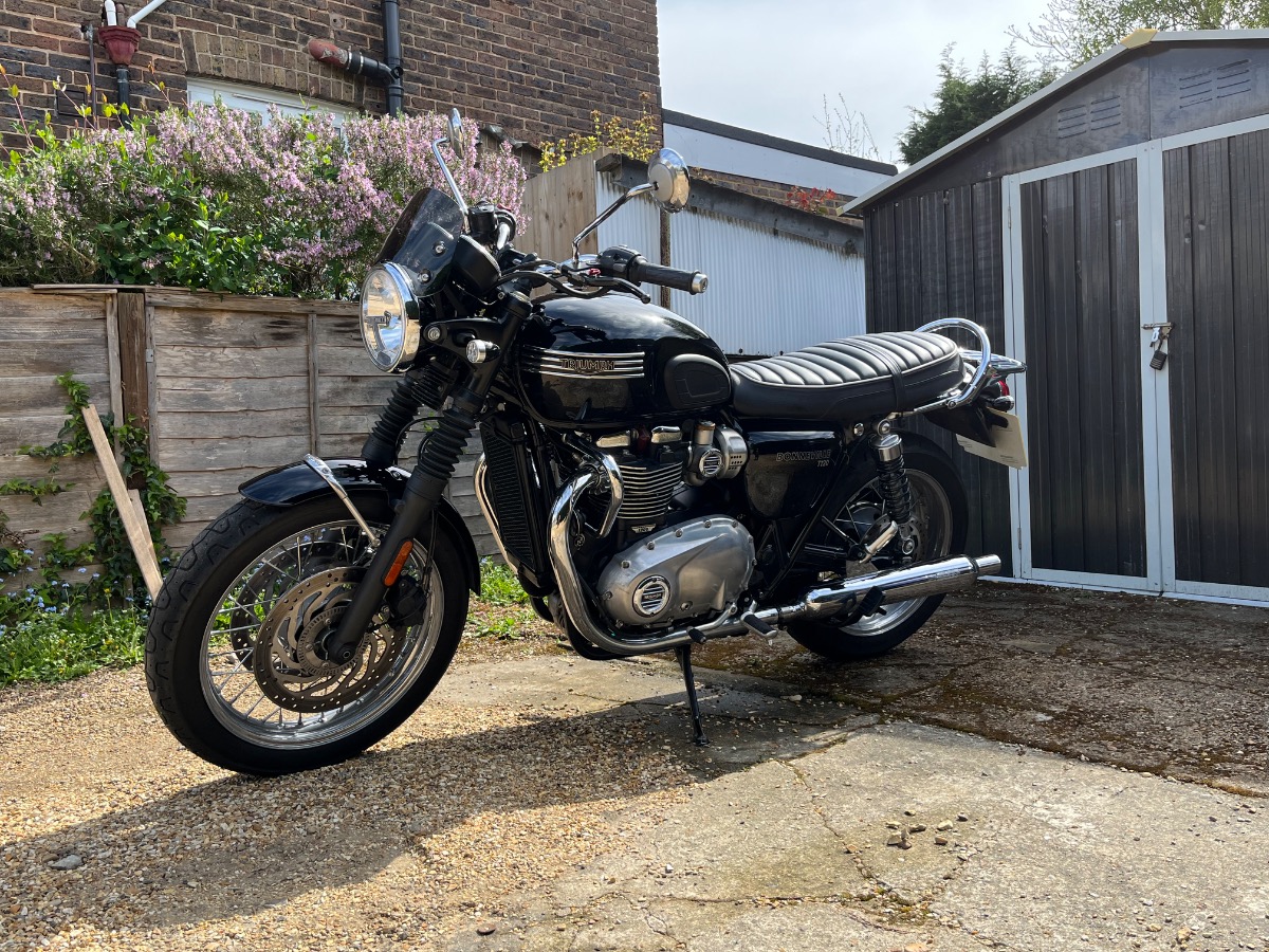 2016 Triumph Bonneville Image 2