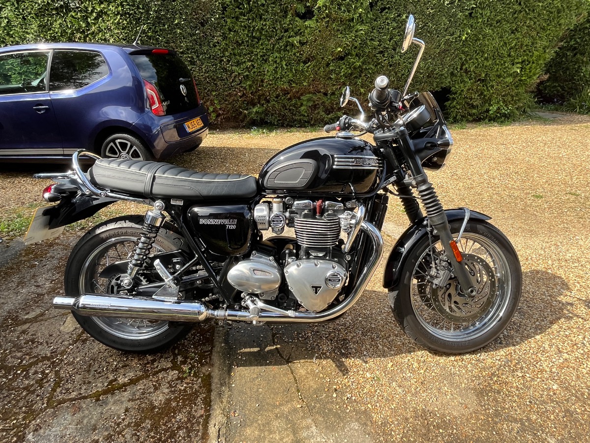 2016 Triumph Bonneville Image 1