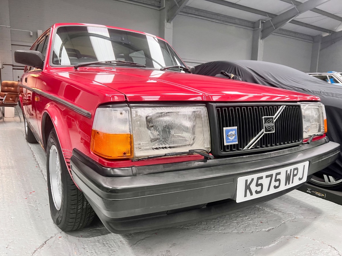 1992 Volvo 240 Image 1