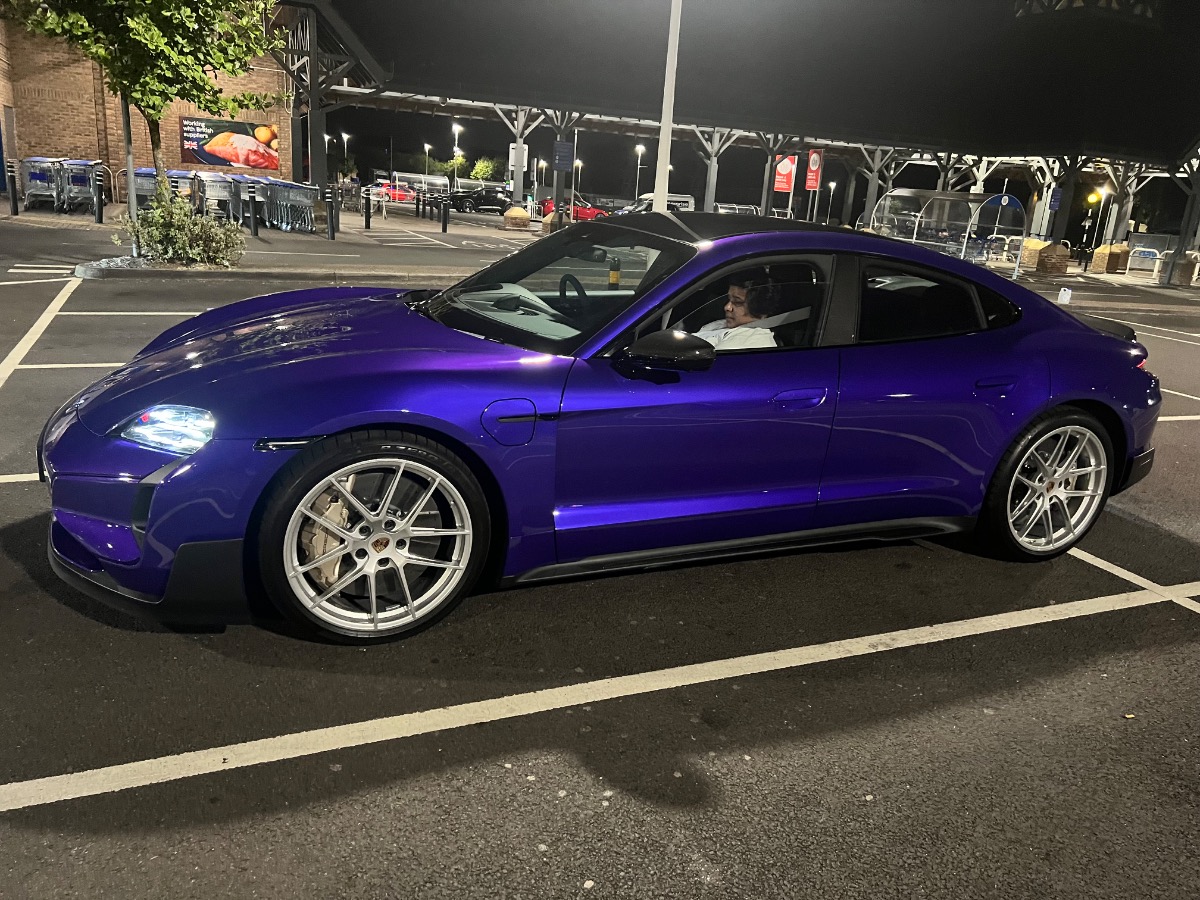 2025 Porsche Taycan Image 2