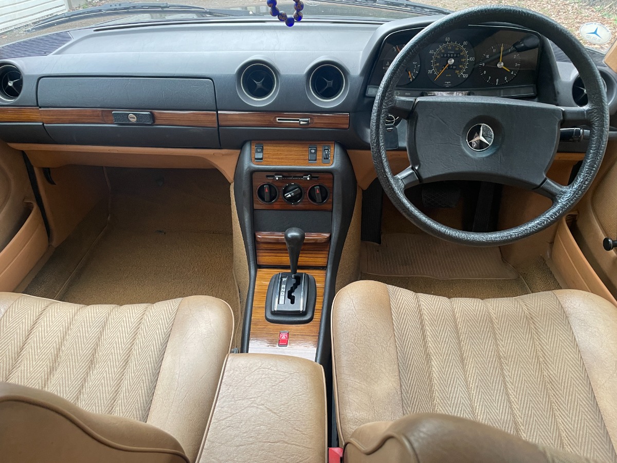 1982 Mercedes-Benz 200 Image 16
