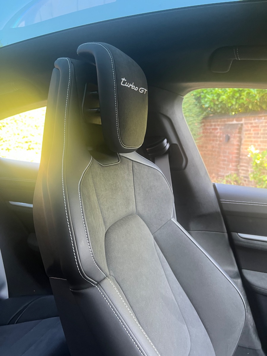 2025 Porsche Taycan Image 3