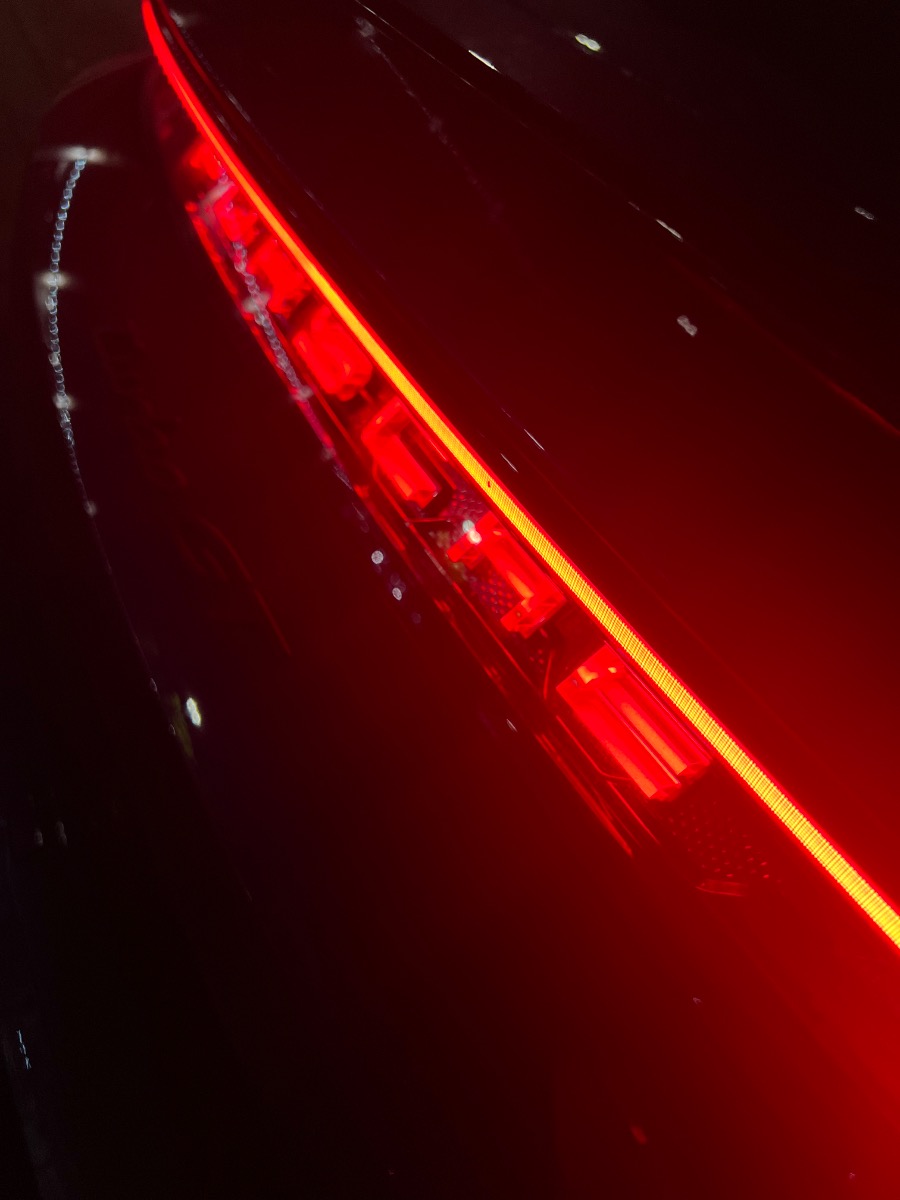 2025 Porsche Taycan Image 5