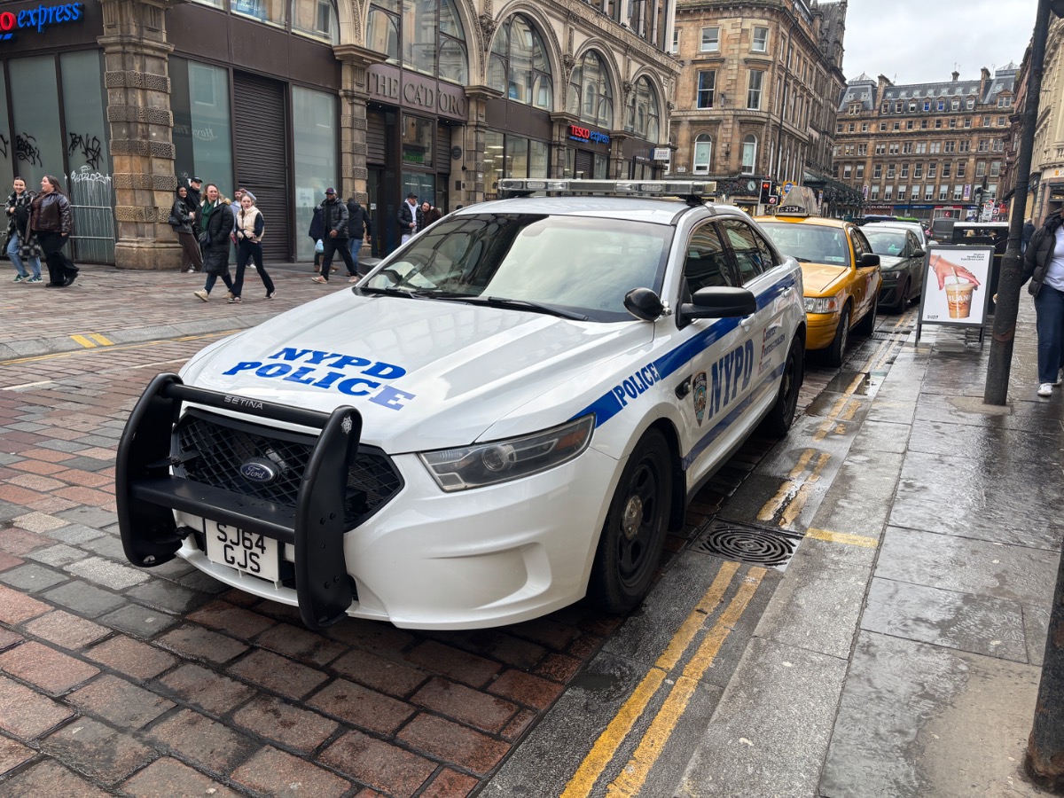 2017 Ford Taurus Image 1