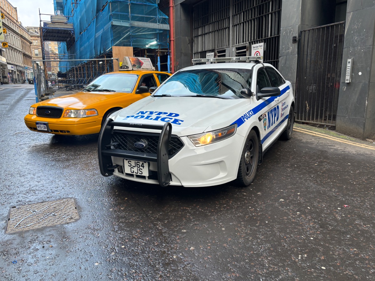 2017 Ford Taurus Image 2