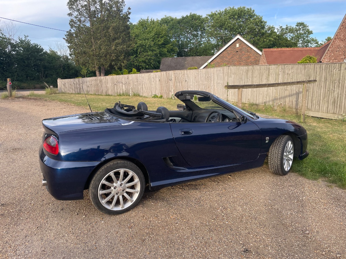 2004 MG TF Image 2