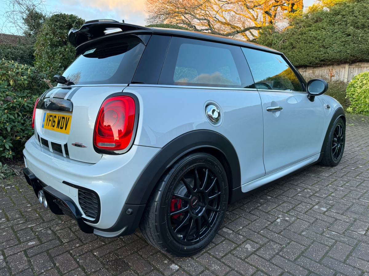2016 Mini John Cooper Works Image 2