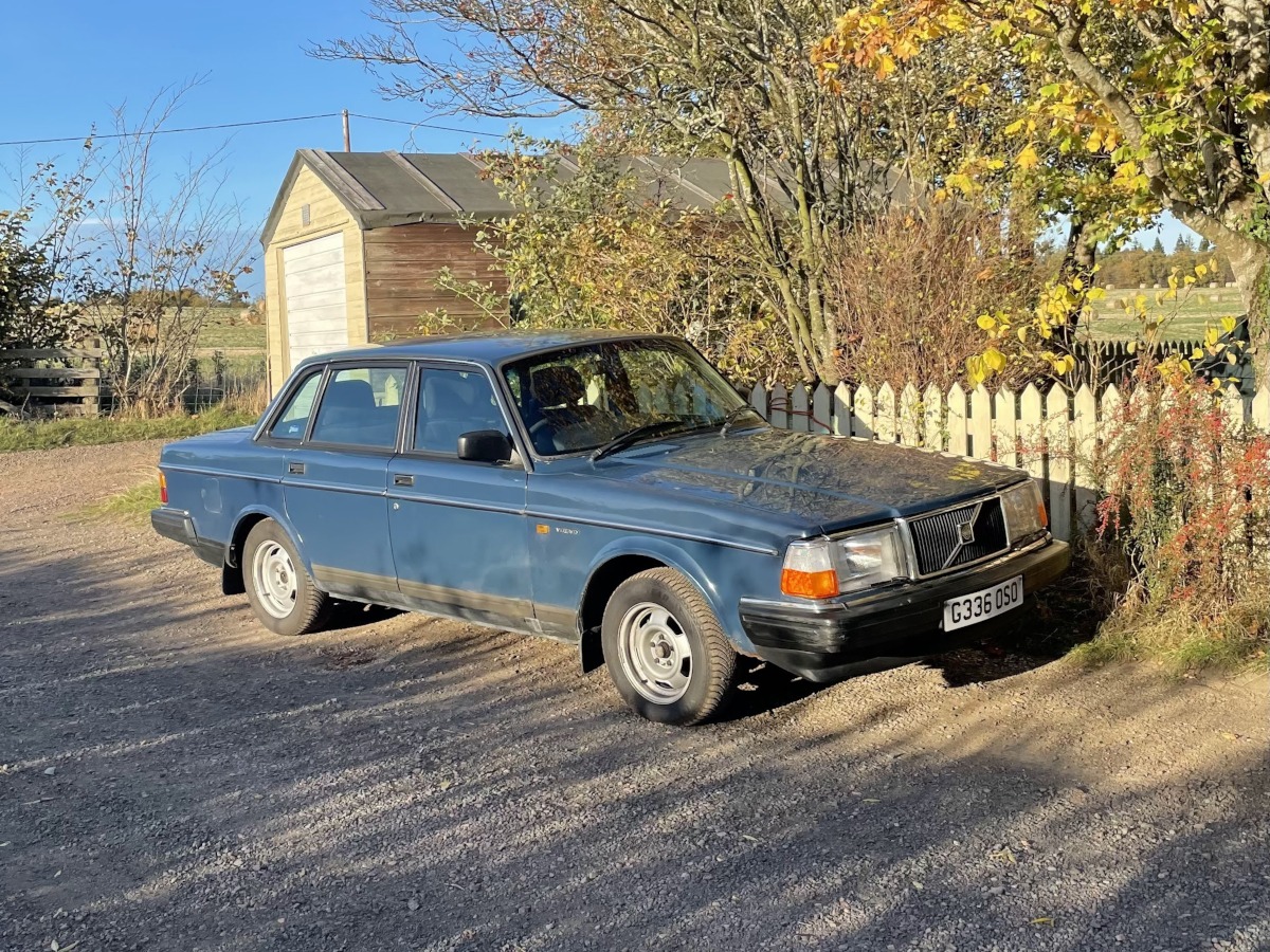 1989 Volvo 240 Image 5