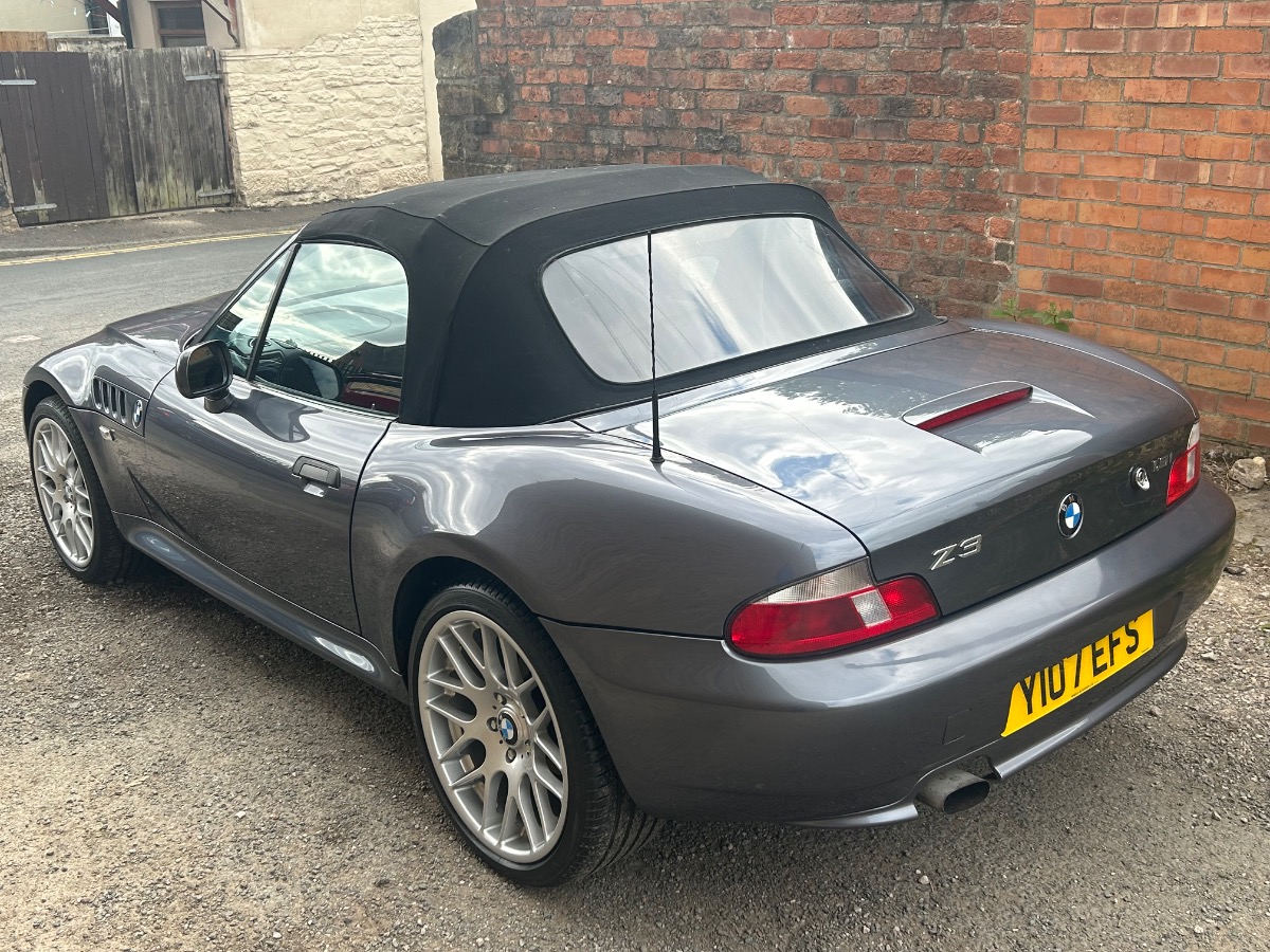2001 BMW Z3 Image 2