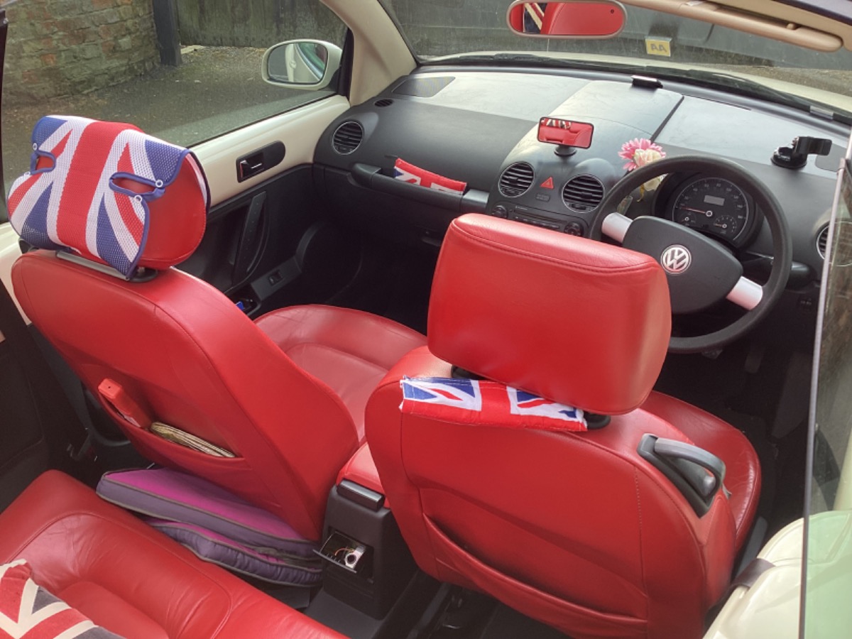 2006 Volkswagen Beetle Image 3