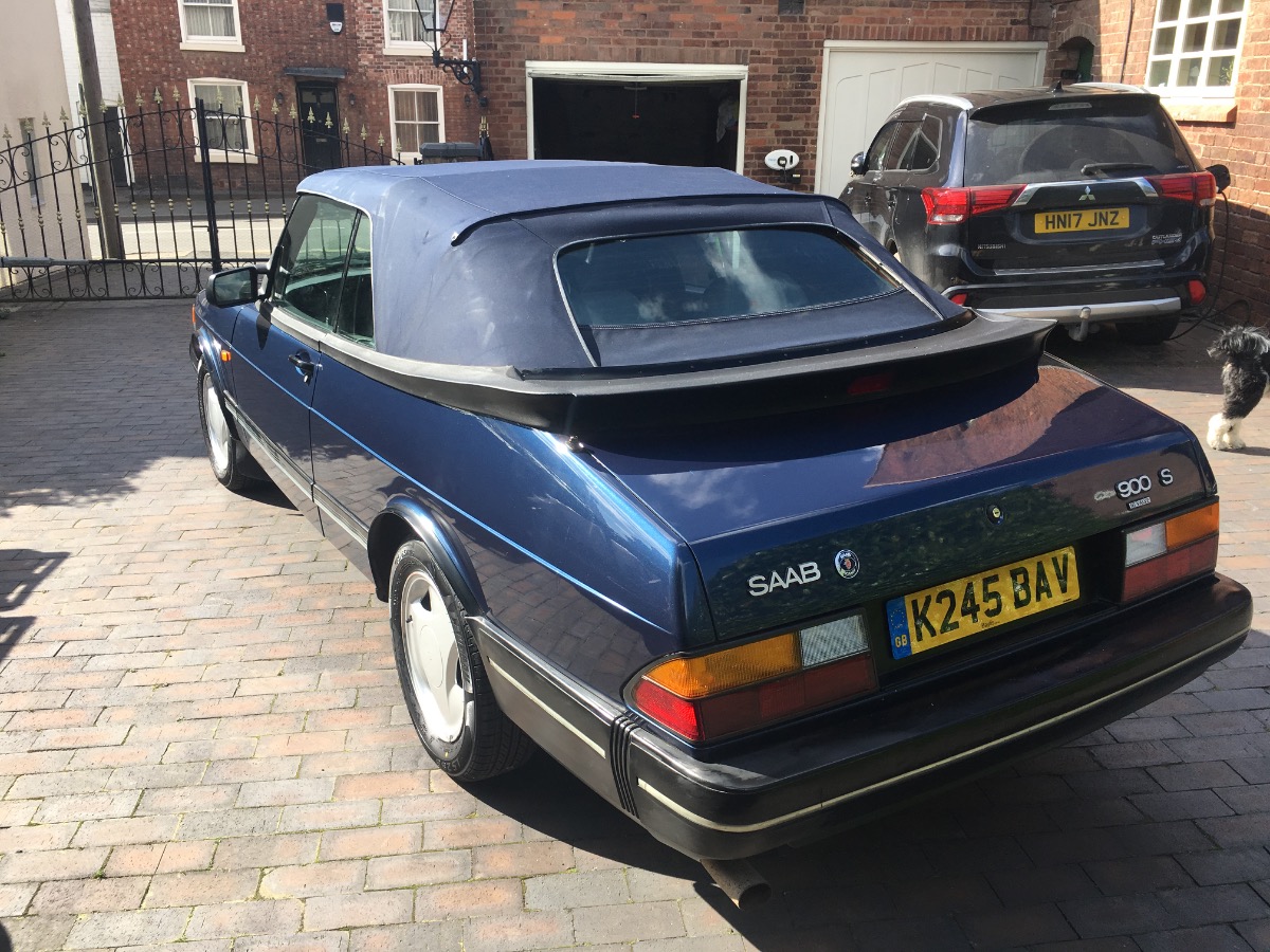 1992 Saab 900 Image 2
