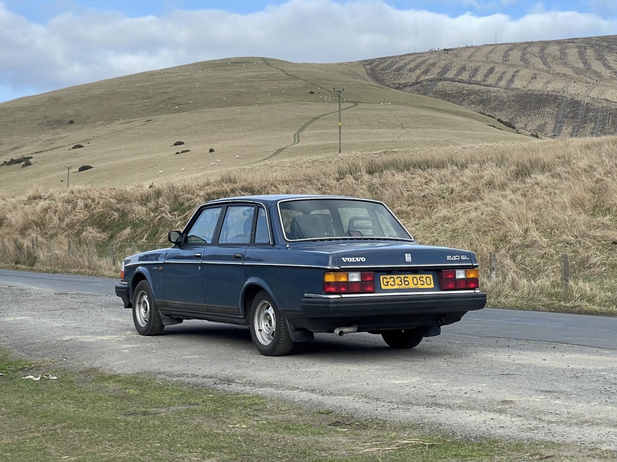 1989 Volvo 240 Image 2