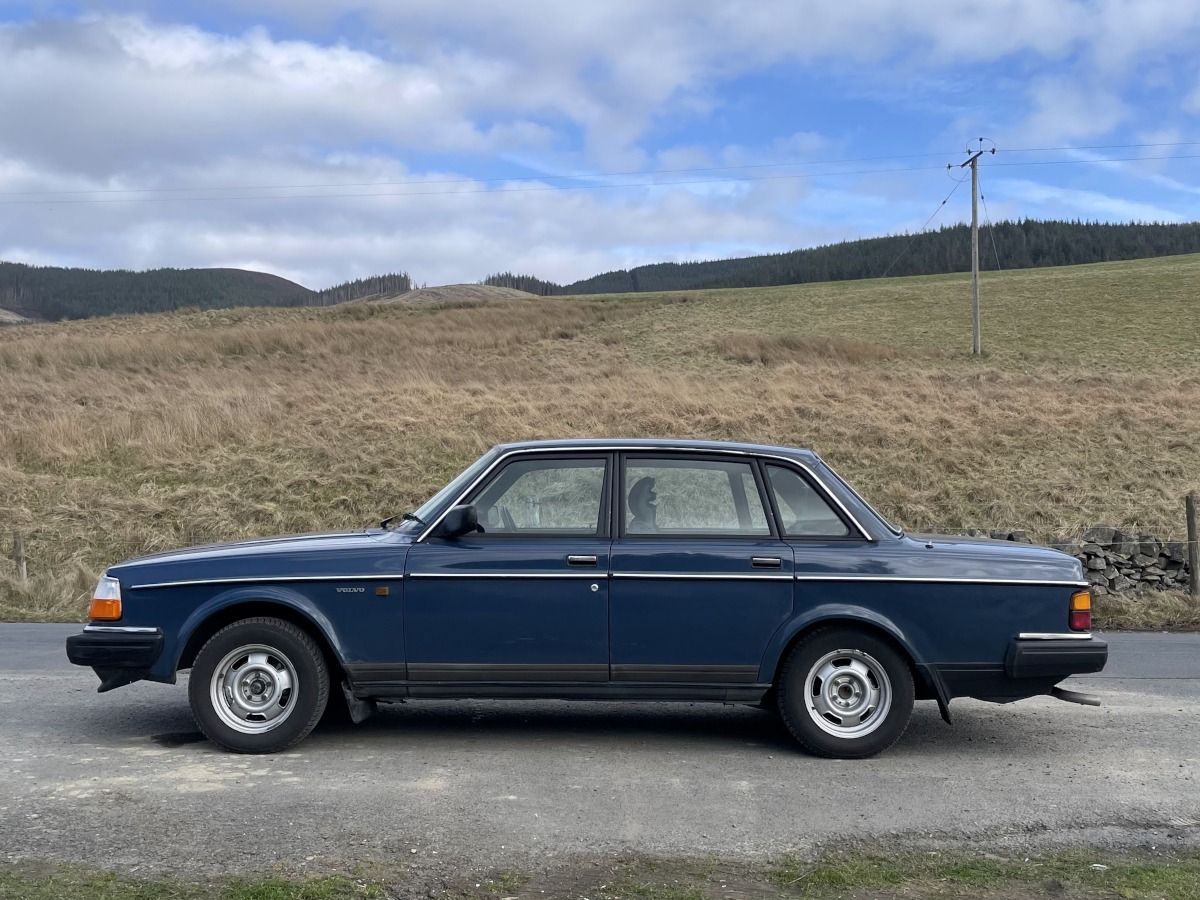 1989 Volvo 240 Image 3