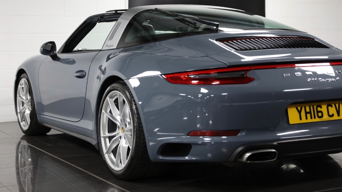 2016 Porsche 911 Image 9