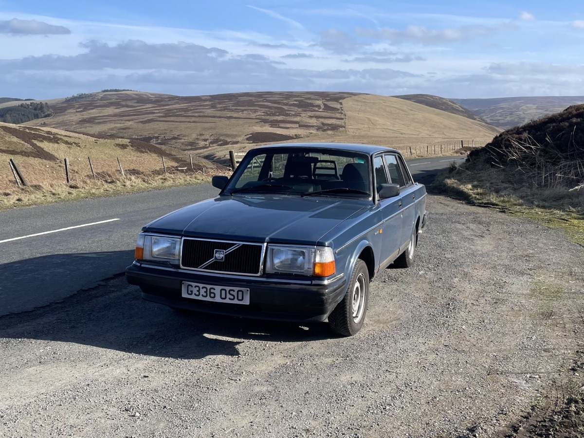 1989 Volvo 240 Image 4
