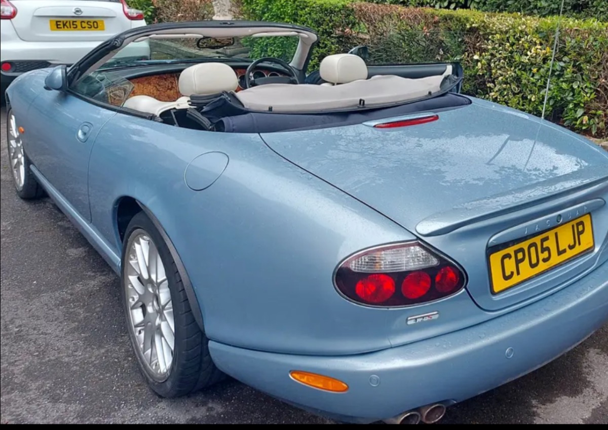 2005 Jaguar XKR Image 8