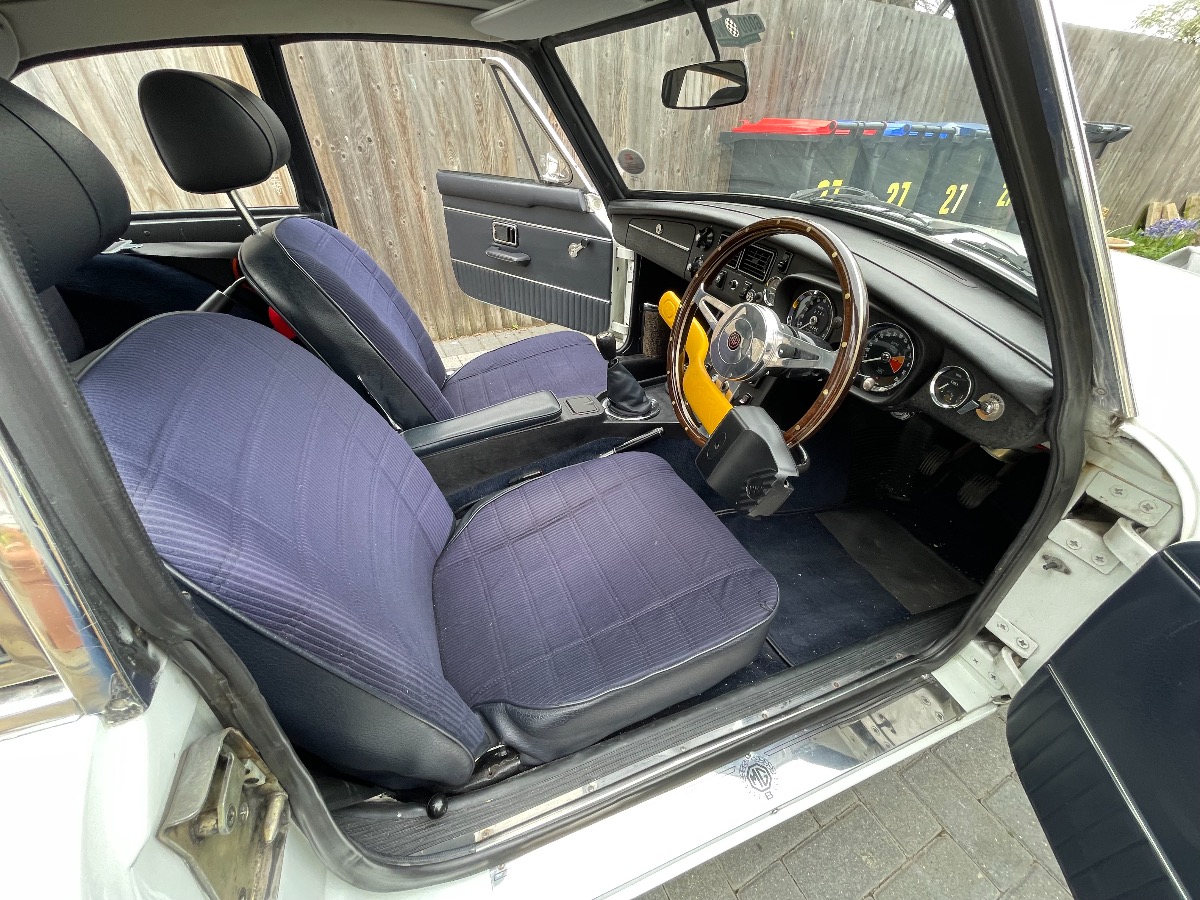 1973 MG MGB Image 5