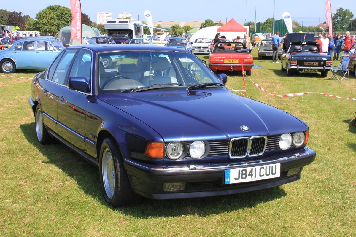 1992 BMW 7 Series Image 2