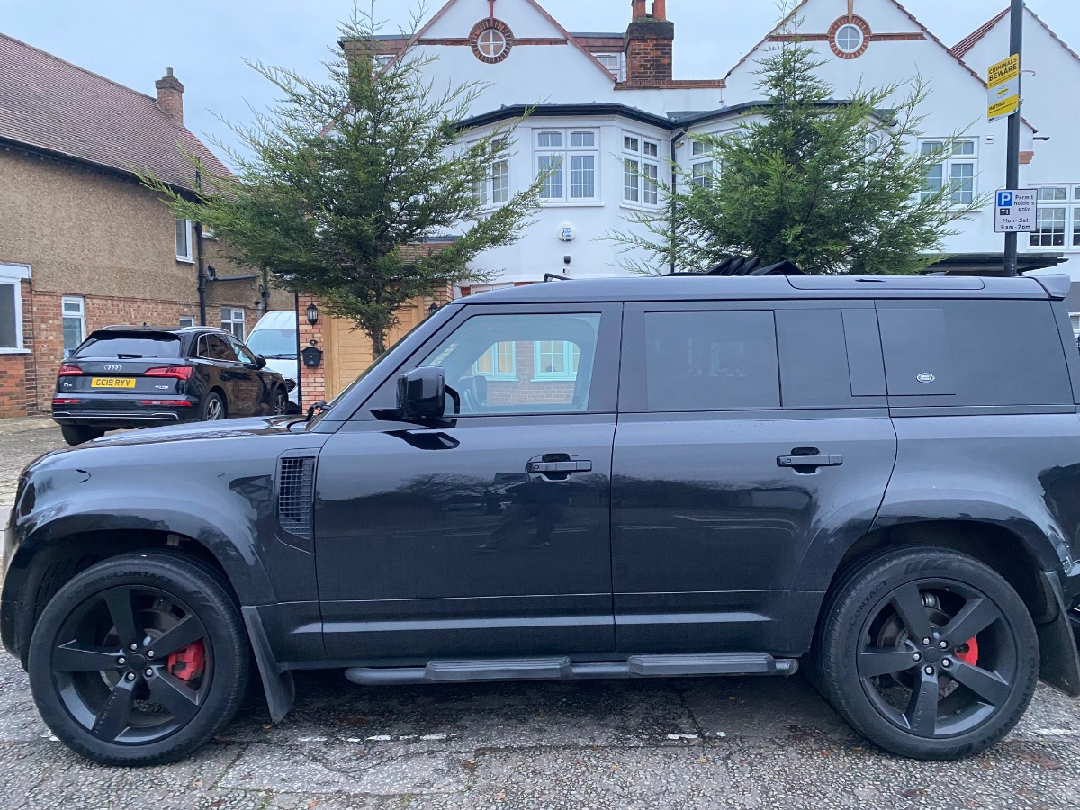 2021 Land Rover Defender 110 Image 3