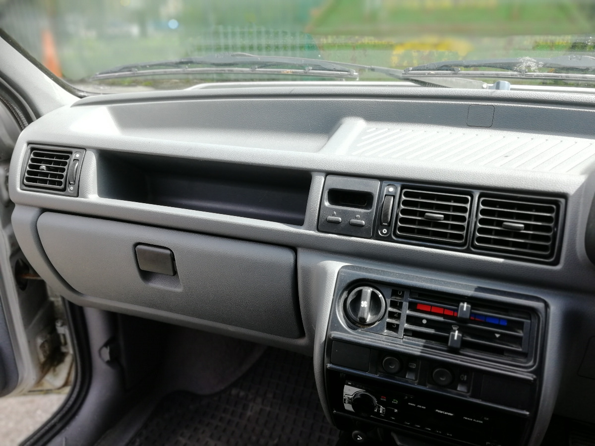 1991 Ford Fiesta Image 6