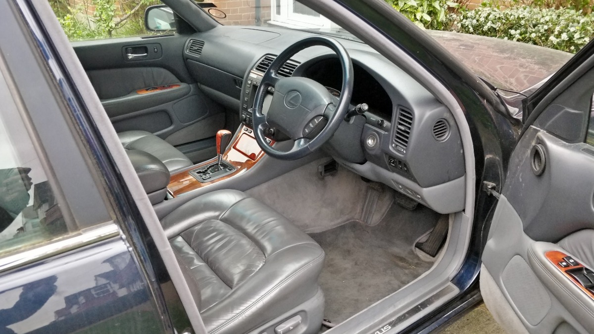 1999 Lexus LS400 Image 8
