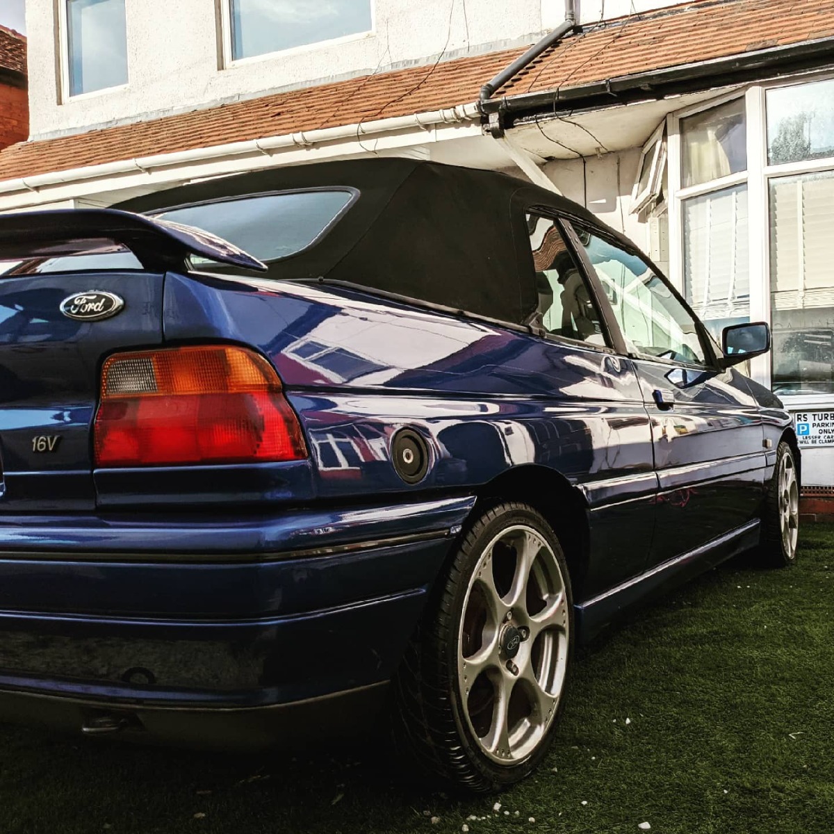 1992 Ford Escort Image 2