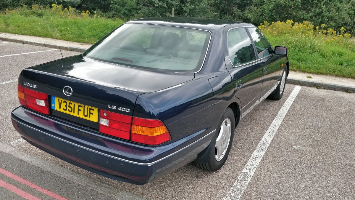 1999 Lexus LS400 Image 6