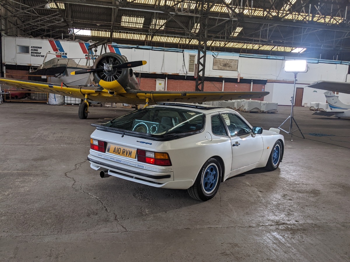 1986 Porsche 944 Image 2