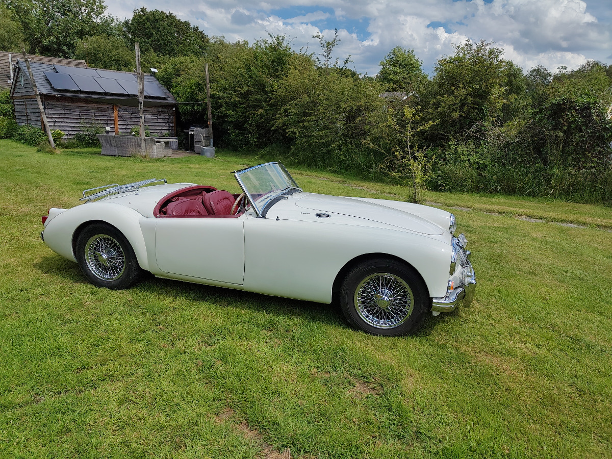 1961 MG MGA Roadster Image 1