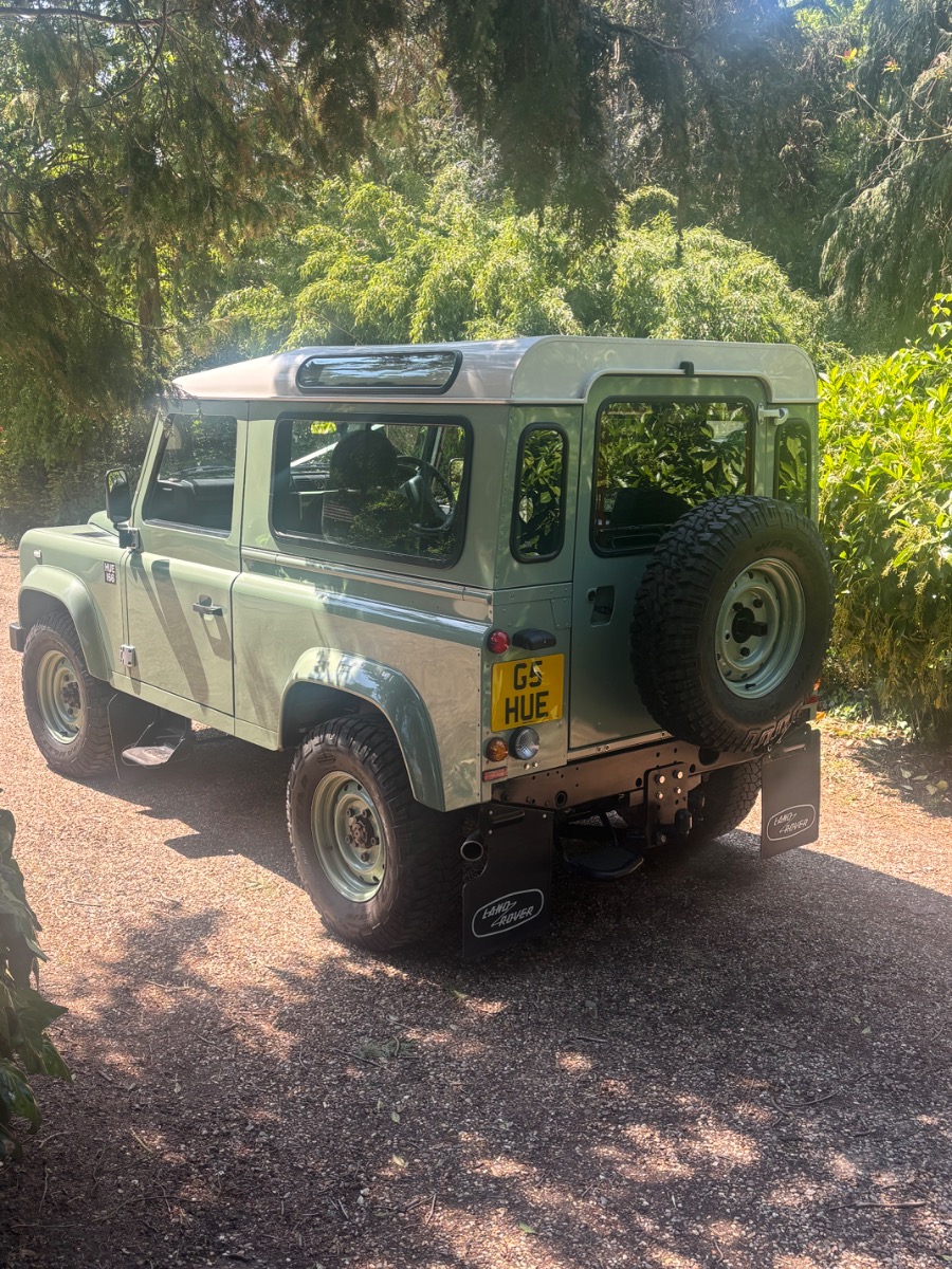 2016 Land Rover Defender Image 5