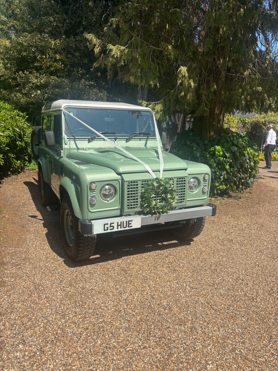 2016 Land Rover Defender Image 4