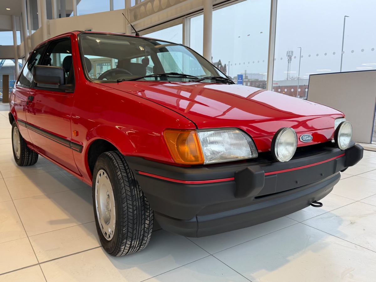 1991 Ford Fiesta Image 1
