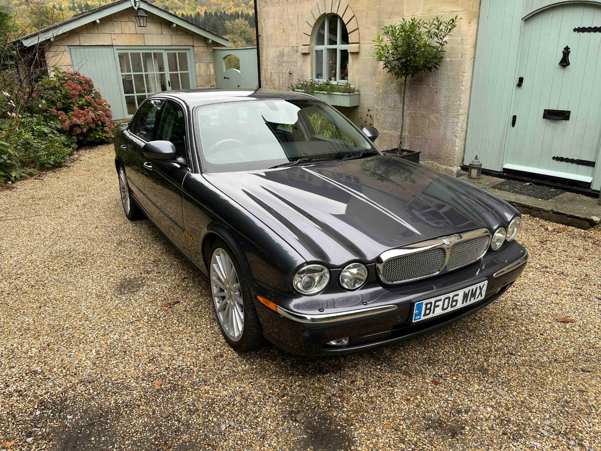 2006 Jaguar XJ Image 2