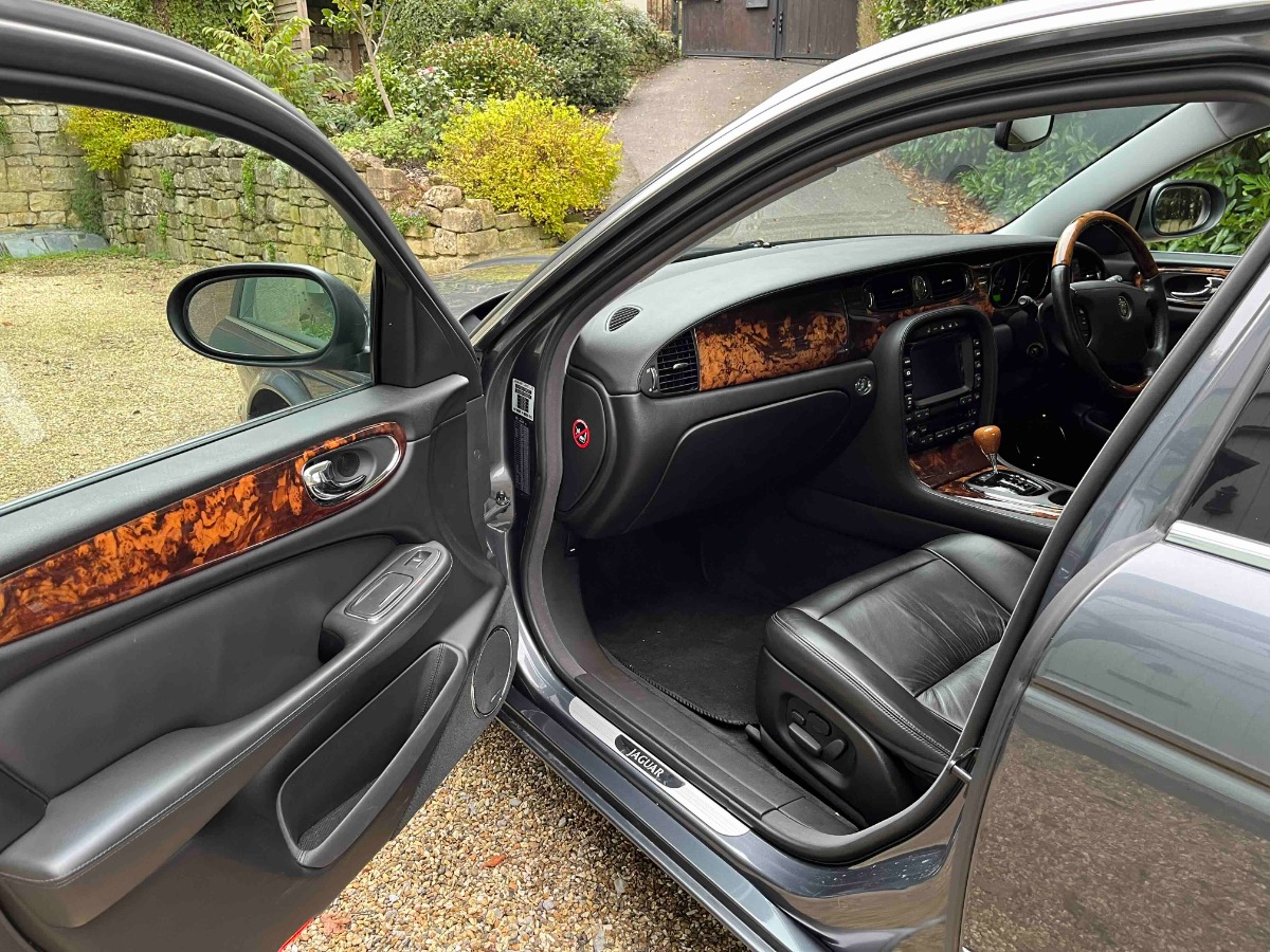 2006 Jaguar XJ Image 3