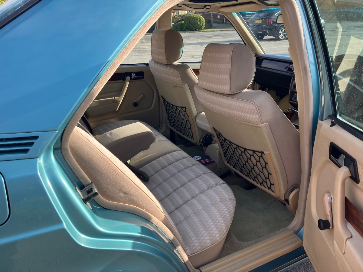 1991 Mercedes-Benz 190E Image 6