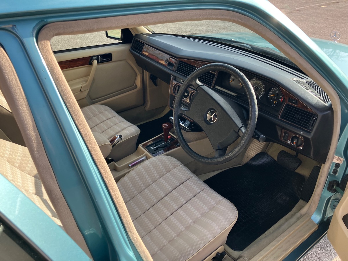 1991 Mercedes-Benz 190E Image 5